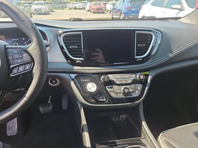 Used 2025 Gray Chrysler Limited image 18