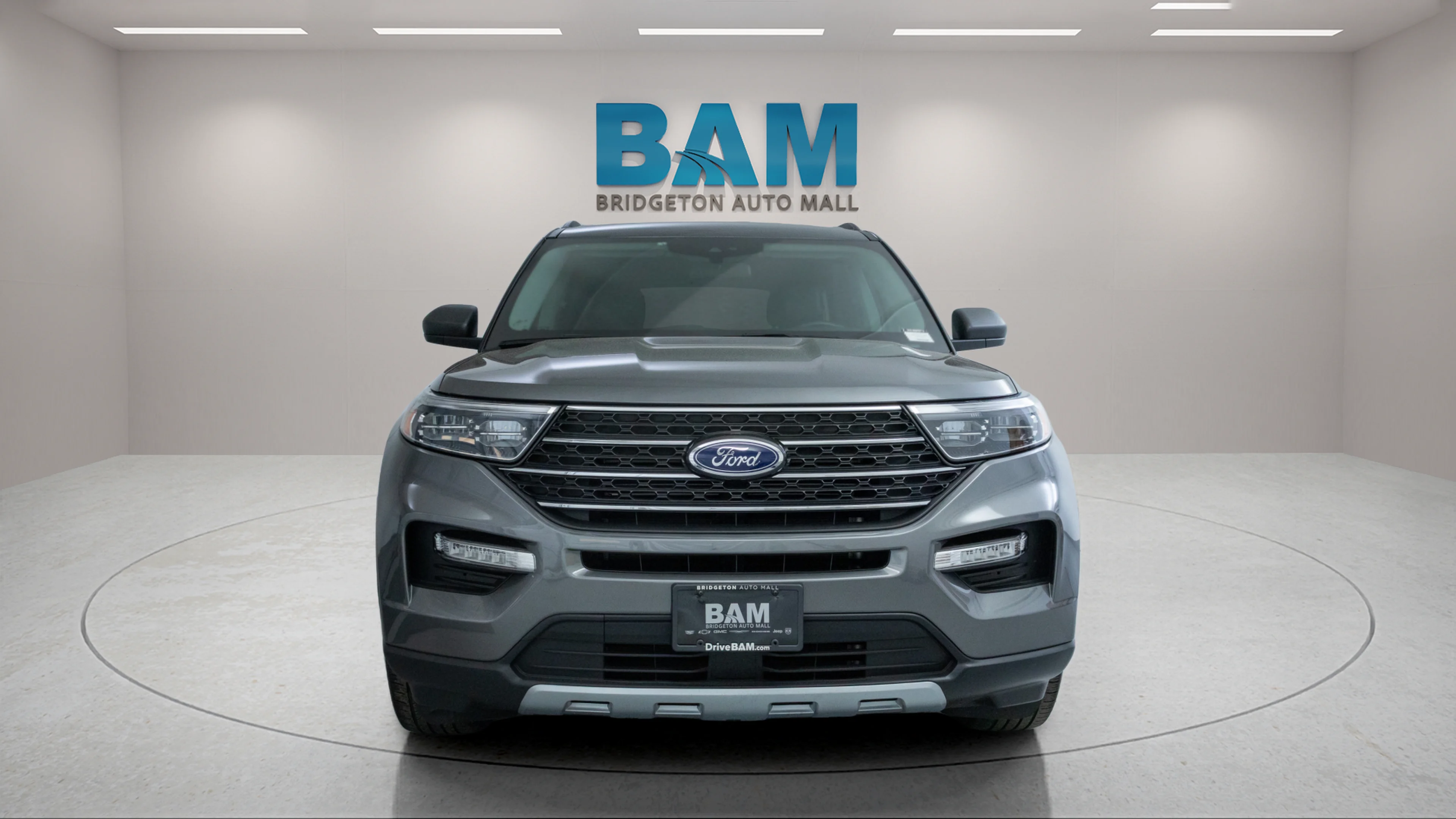 Used 2023  Ford XLT image 2