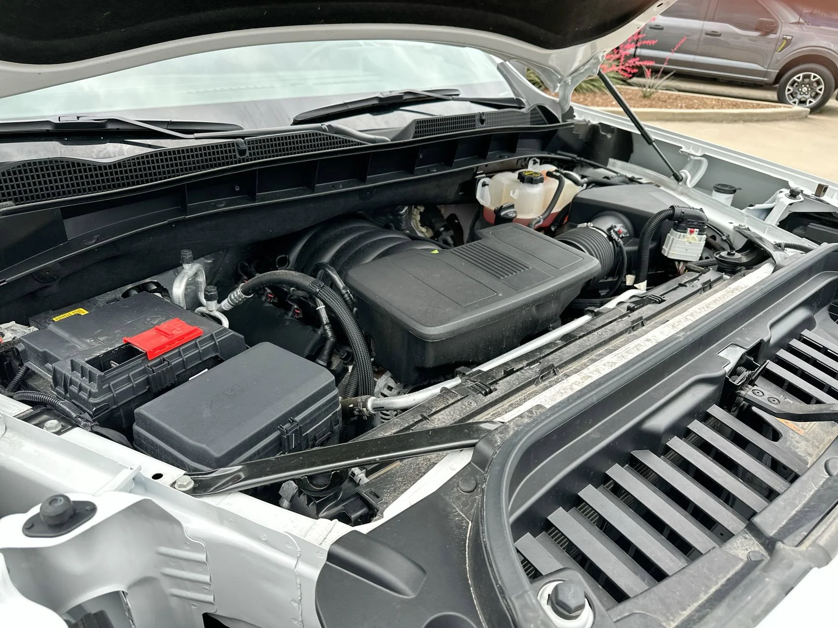 Used 2024 Summit White GMC Elevation image 24
