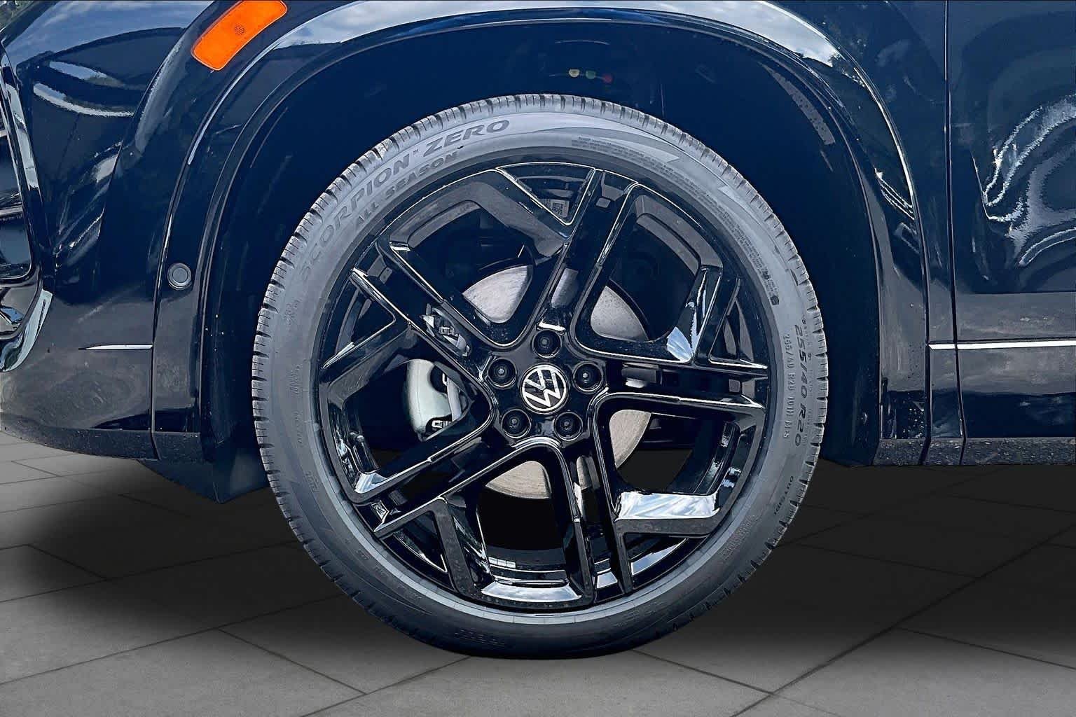 New 2026 Deep Black Pear Volkswagen 2.0T SE R-Line Black image 11