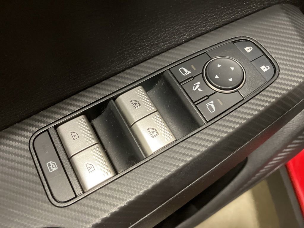 Used 2023  Mitsubishi SE image 10