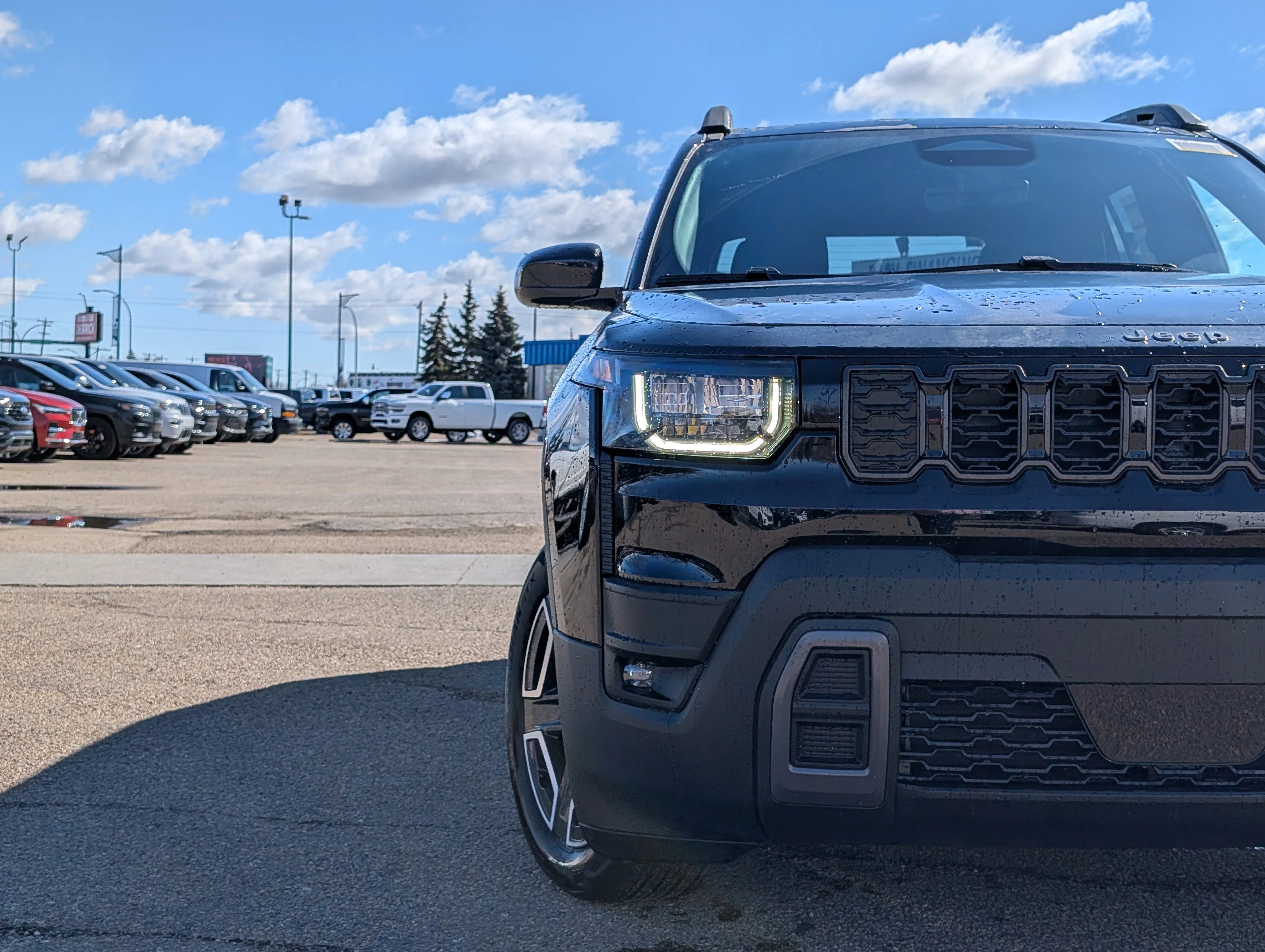New 2026 Diamond Black Crystal Pearl Jeep Laredo image 11