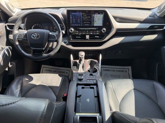 Used 2021 Blizzard Pearl Toyota Platinum image 27