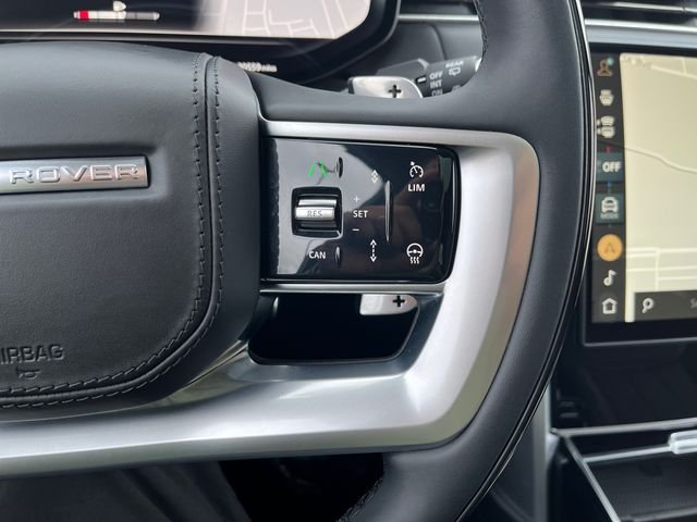 Used 2025  Land Rover SE image 23