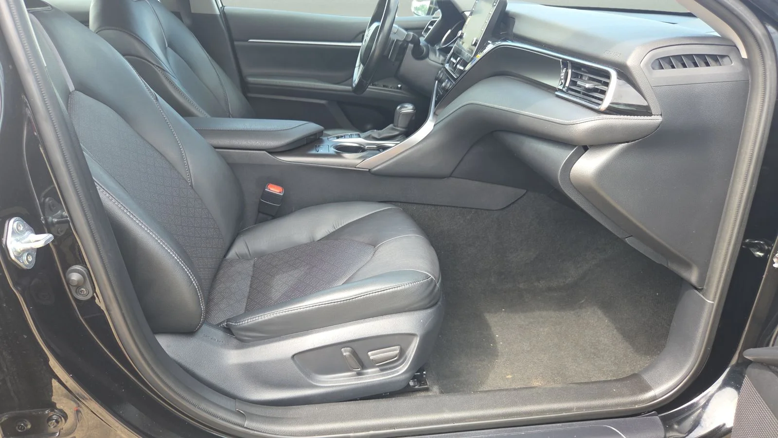 2023 Toyota Camry XSE - Photo 14