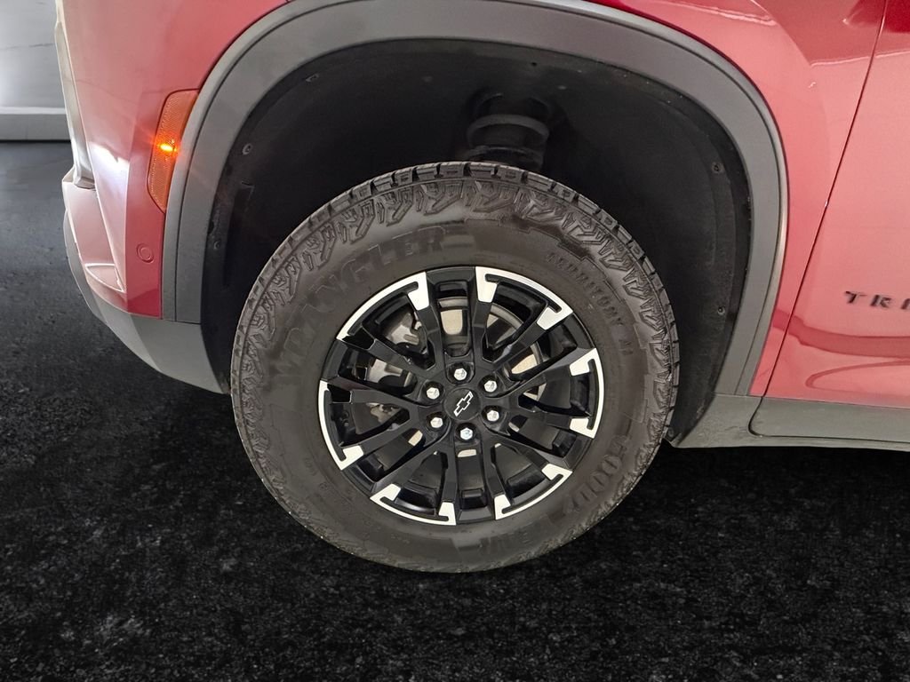 Used 2024 Red Chevrolet Z71 image 27