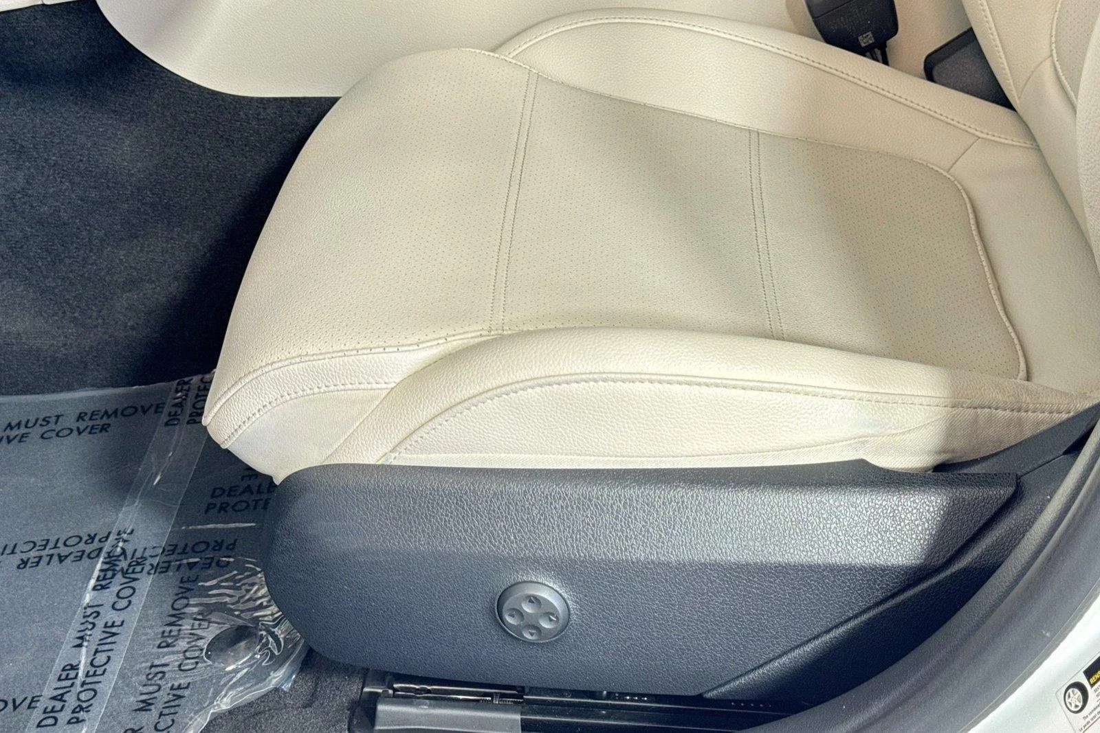 Used 2024 Polar White Mercedes-Benz C 300 image 18
