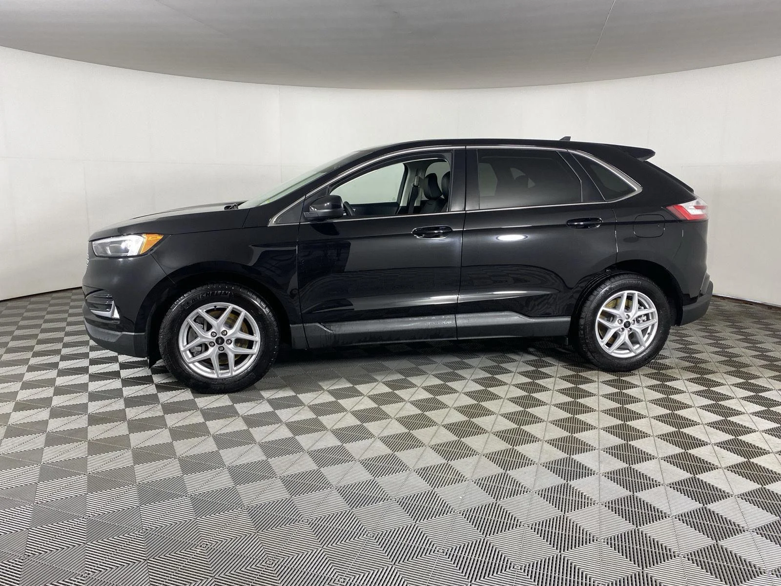 Used 2024 Agate Black Ford SEL image 7