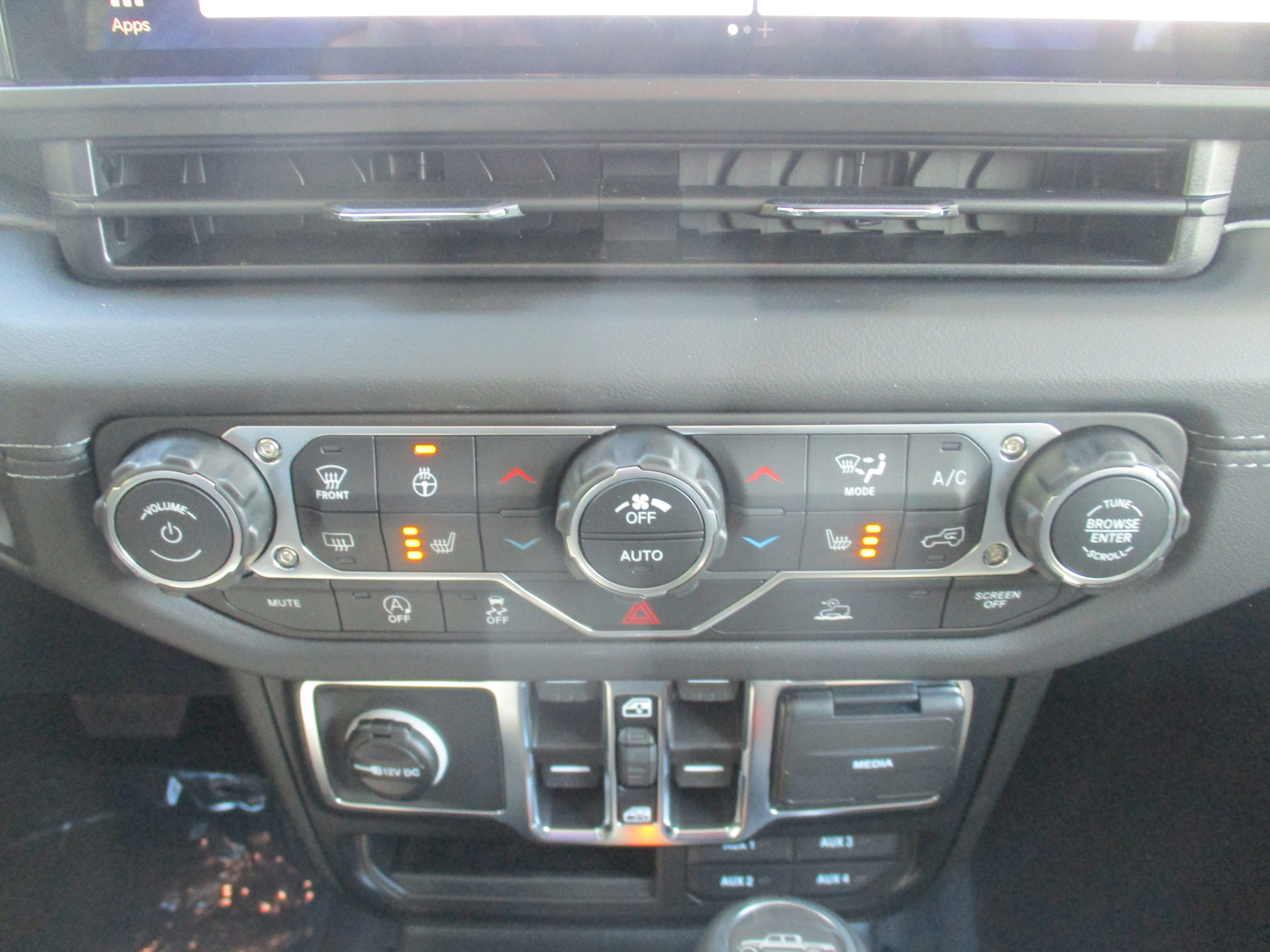 New 2026 Anvil Clear-Coat Exterior Paint Jeep Sahara image 12