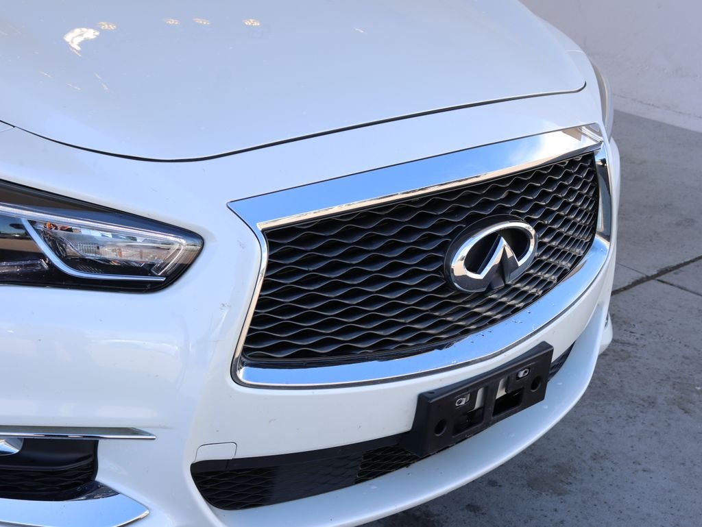 Certified Used 2017 White INFINITI Base image 12