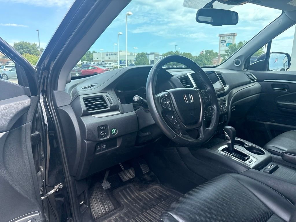 Used 2019 Black Honda RTL-T image 10