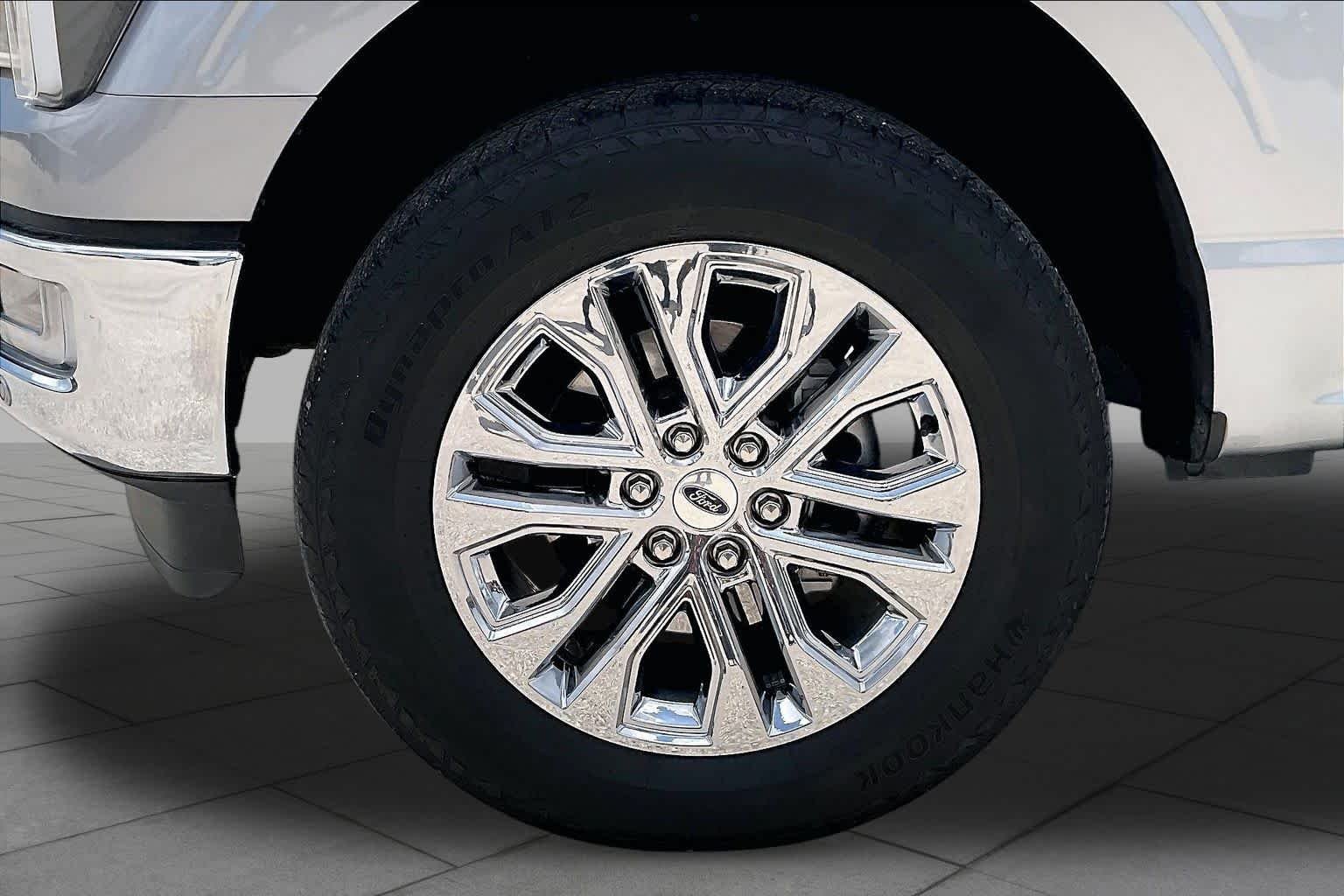 Used 2024 Iconic Silver Ford LARIAT image 10