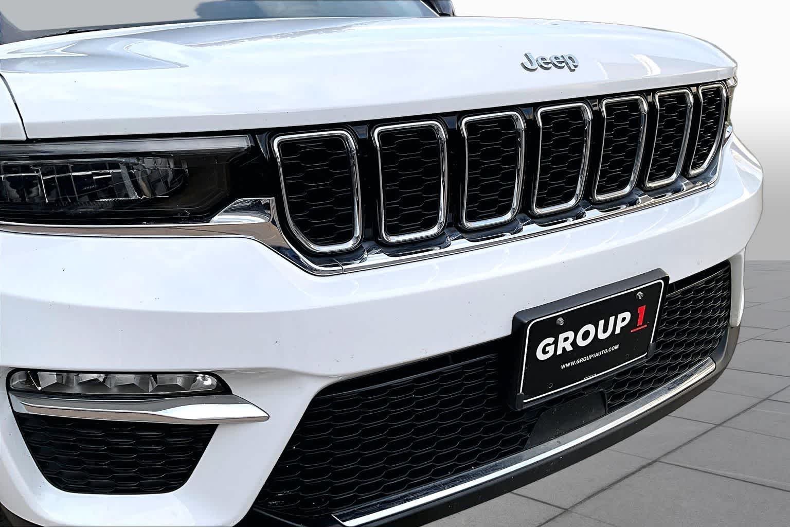 Used 2023 Bright White Clearcoat Jeep Limited image 29