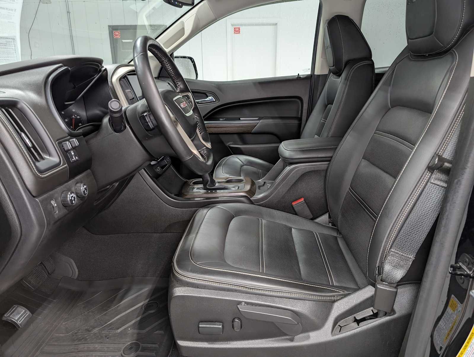 Used 2019 Onyx Black GMC 4WD Denali image 4