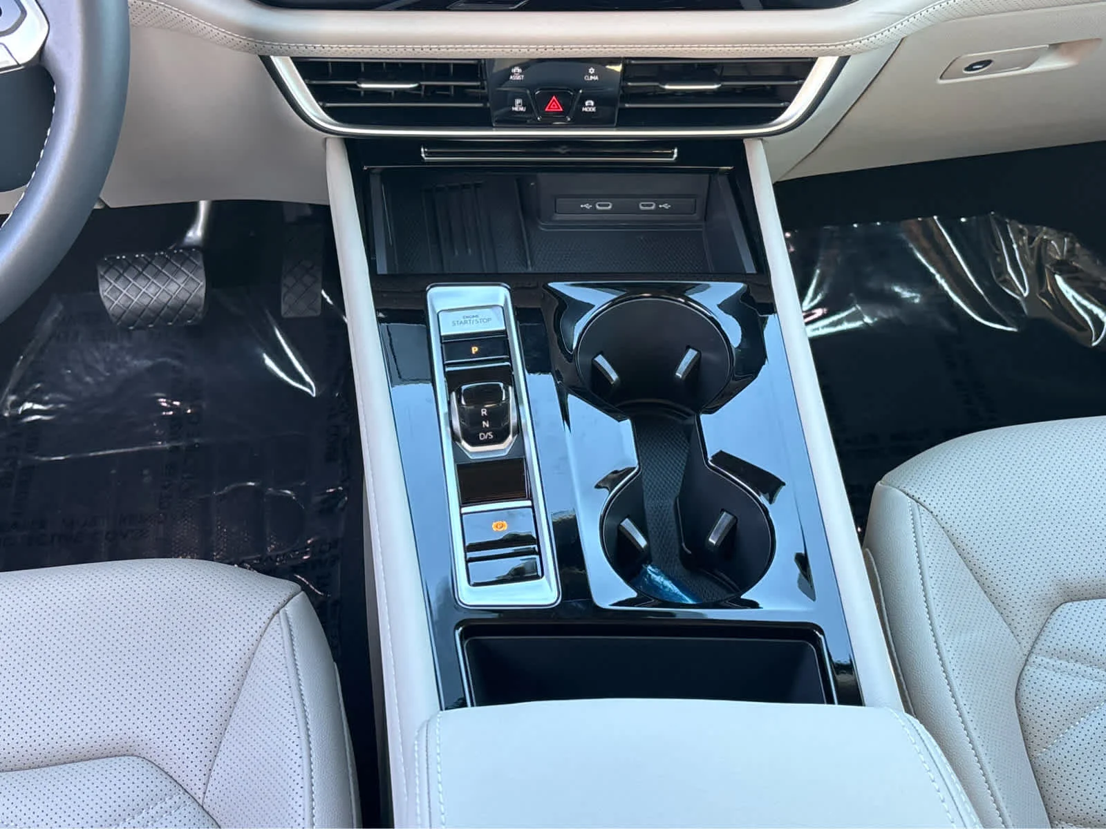 New 2026 Deep Black Pearl Volkswagen 2.0T SE w/Technology image 23
