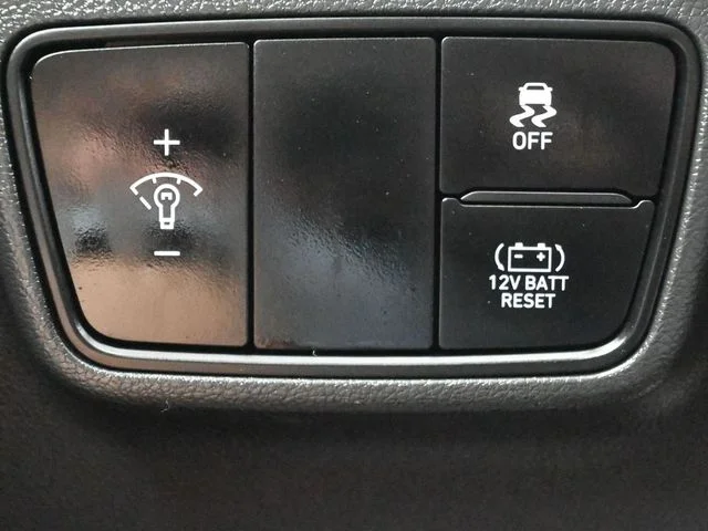 Used 2022 Silver Hyundai Blue image 31