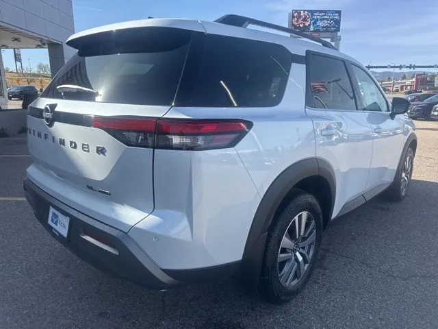 New 2026 Everest White Pearl TriCoat Nissan SL image 3