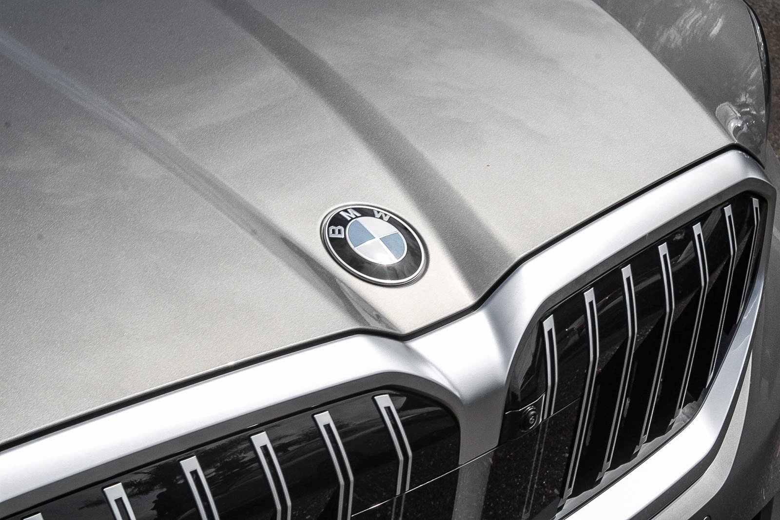 New 2027 Oxide Grey Metallic BMW 530i image 9