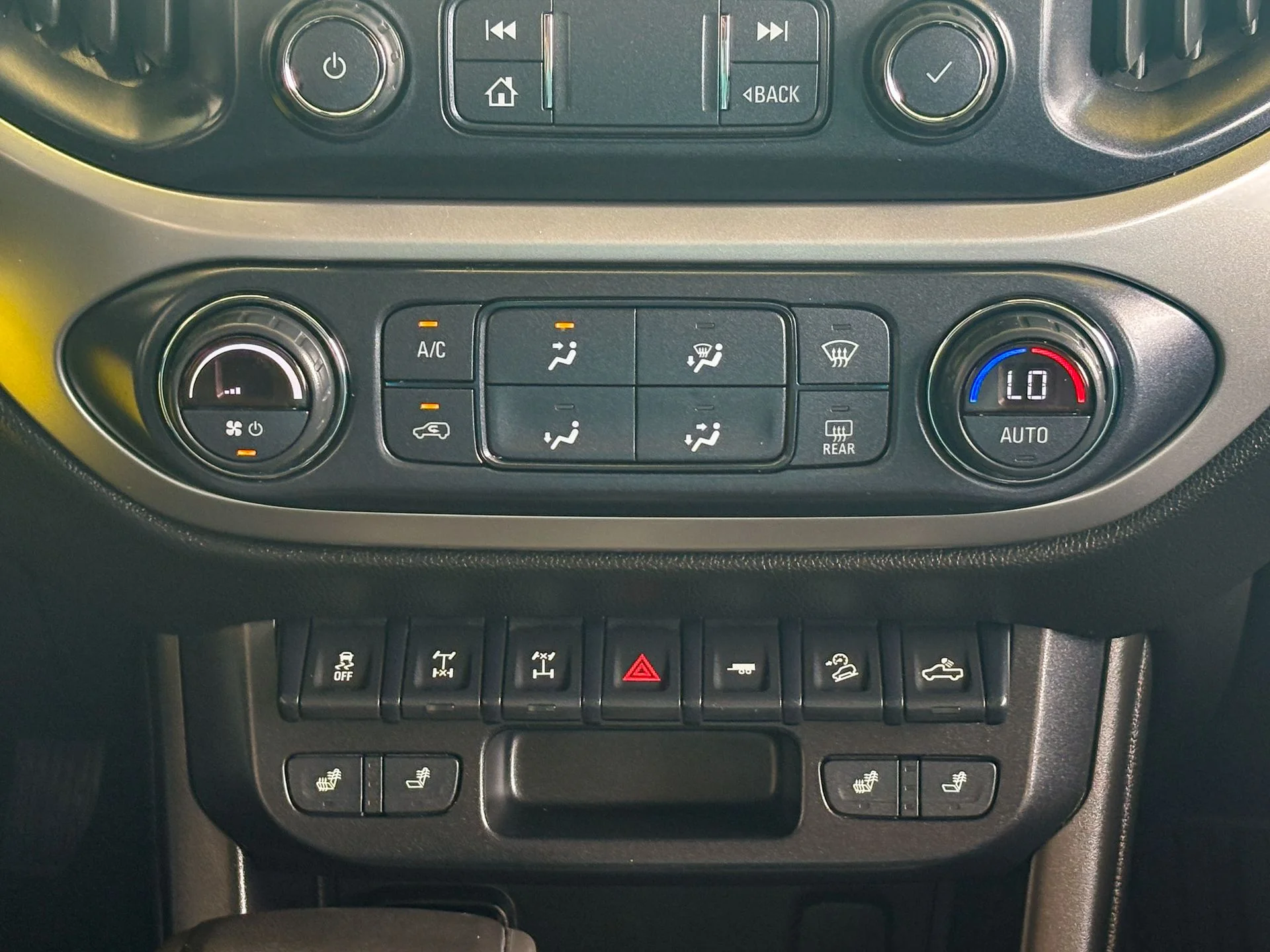 Used 2019 White Chevrolet ZR2 image 33