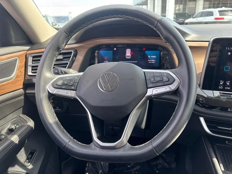 Used 2025 Gray Volkswagen 2.0T SE w/Technology image 15