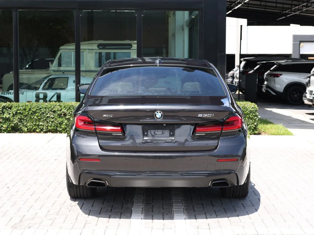 Used 2021 Gray BMW 530i xDrive image 6