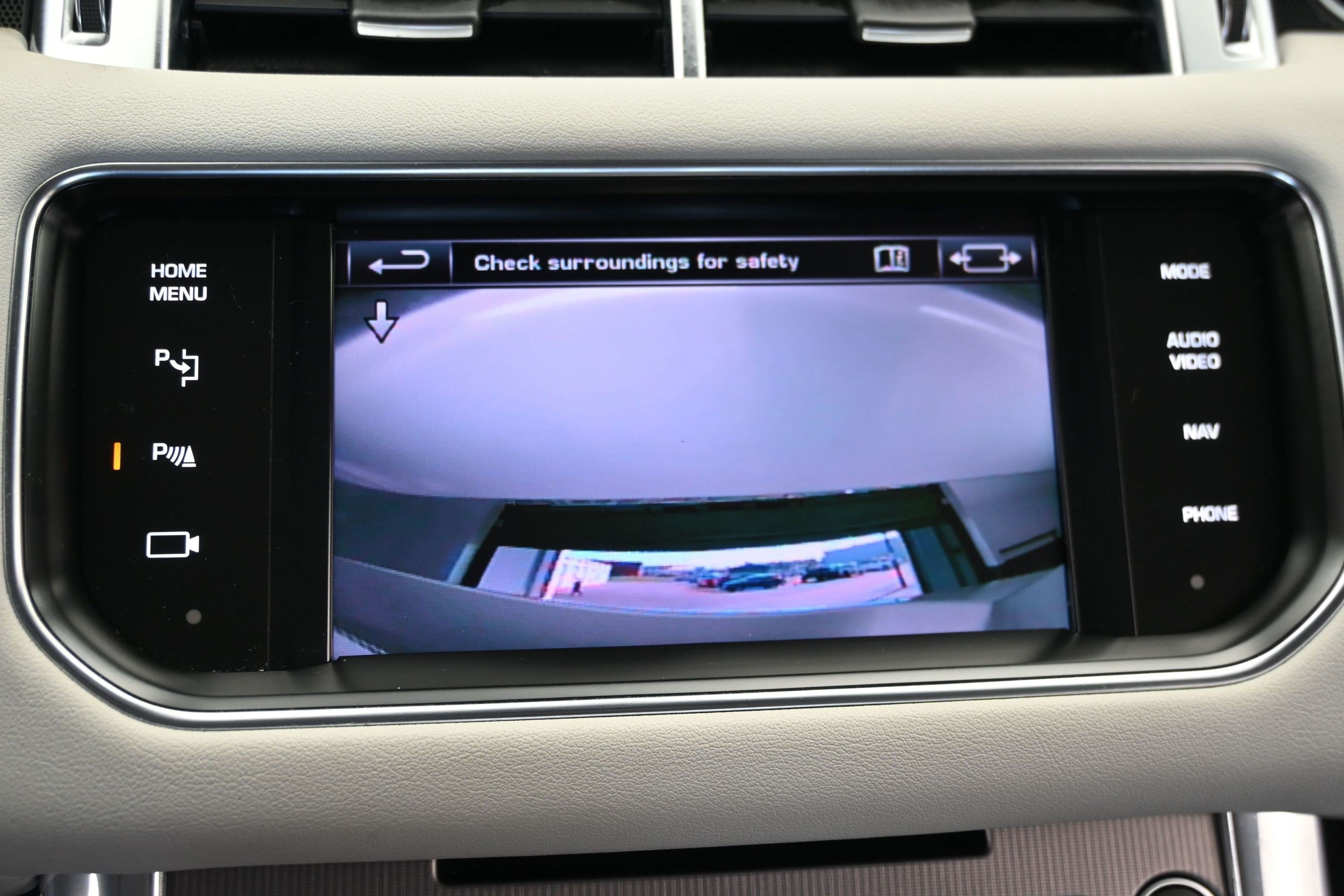 Used 2014 Causeway Gray Metallic Land Rover HSE image 13