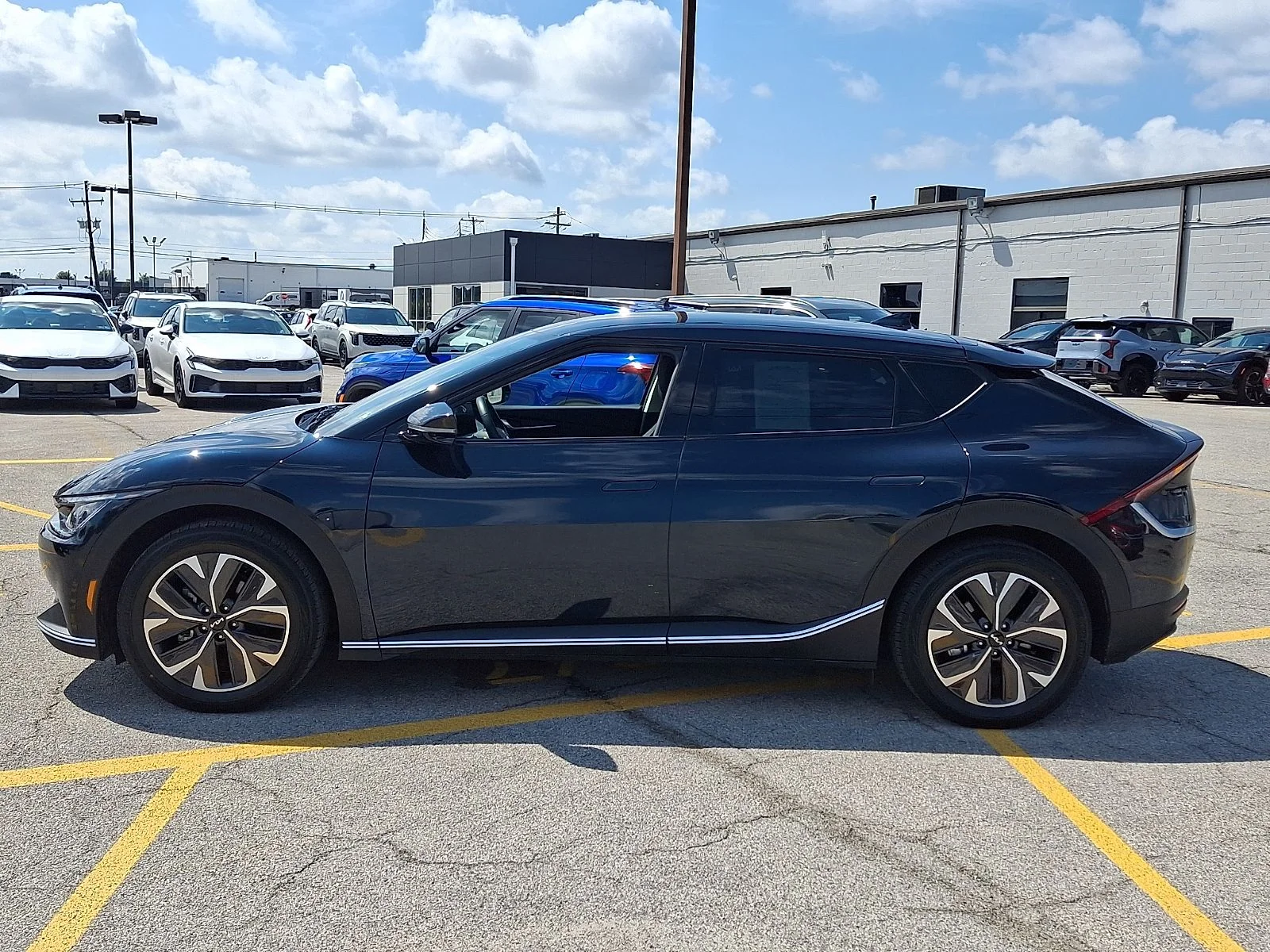 Certified Used 2024 Blue Kia Light image 5