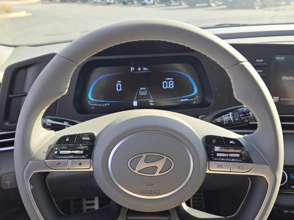 Used 2025 Gray Hyundai SEL Sport image 30