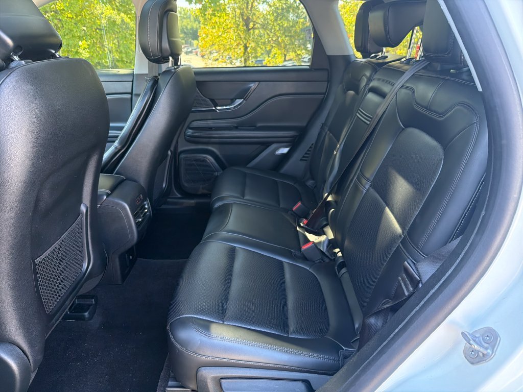 Used 2020 White Lincoln Standard image 15