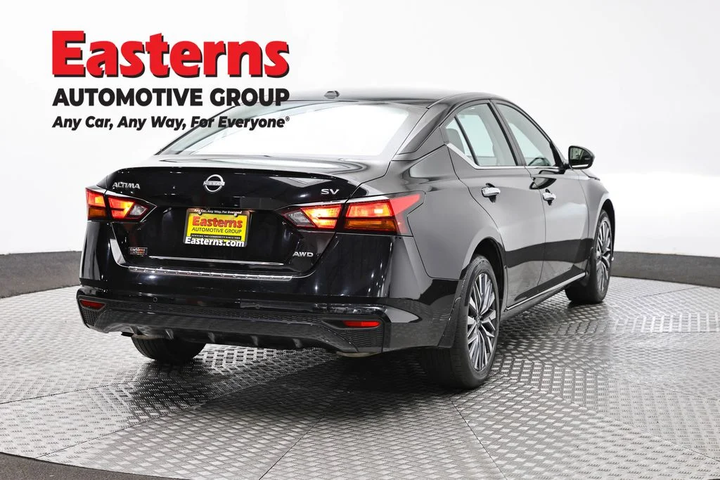 Used 2023 Black Nissan 2.5 SV image 5