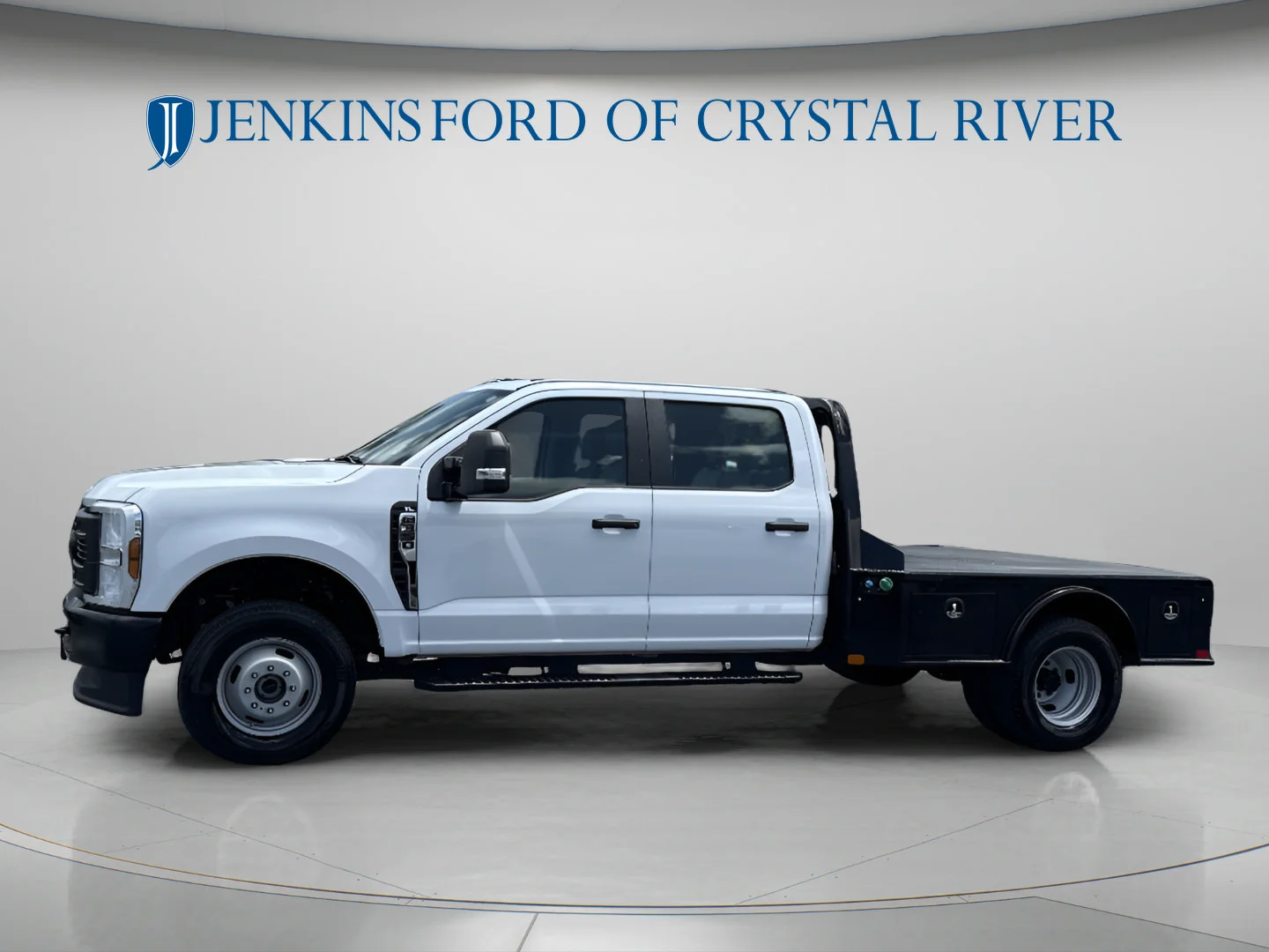 Used 2025 Oxford White Ford XL image 2