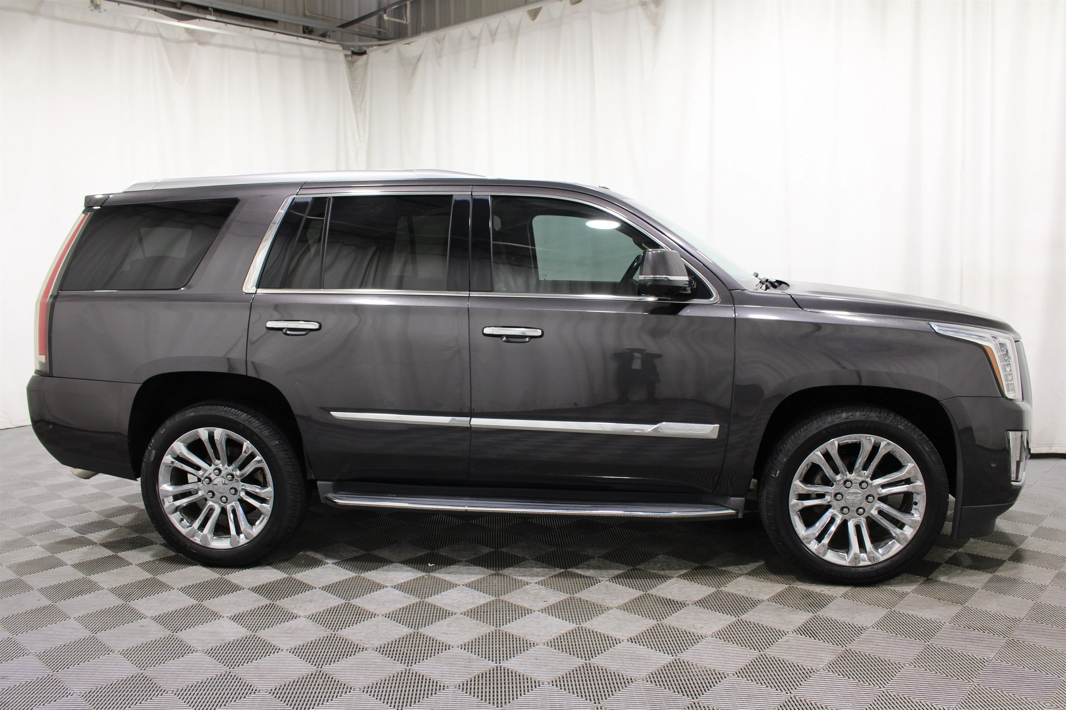 Used 2017 Dark Granite Metallic Cadillac Luxury image 31