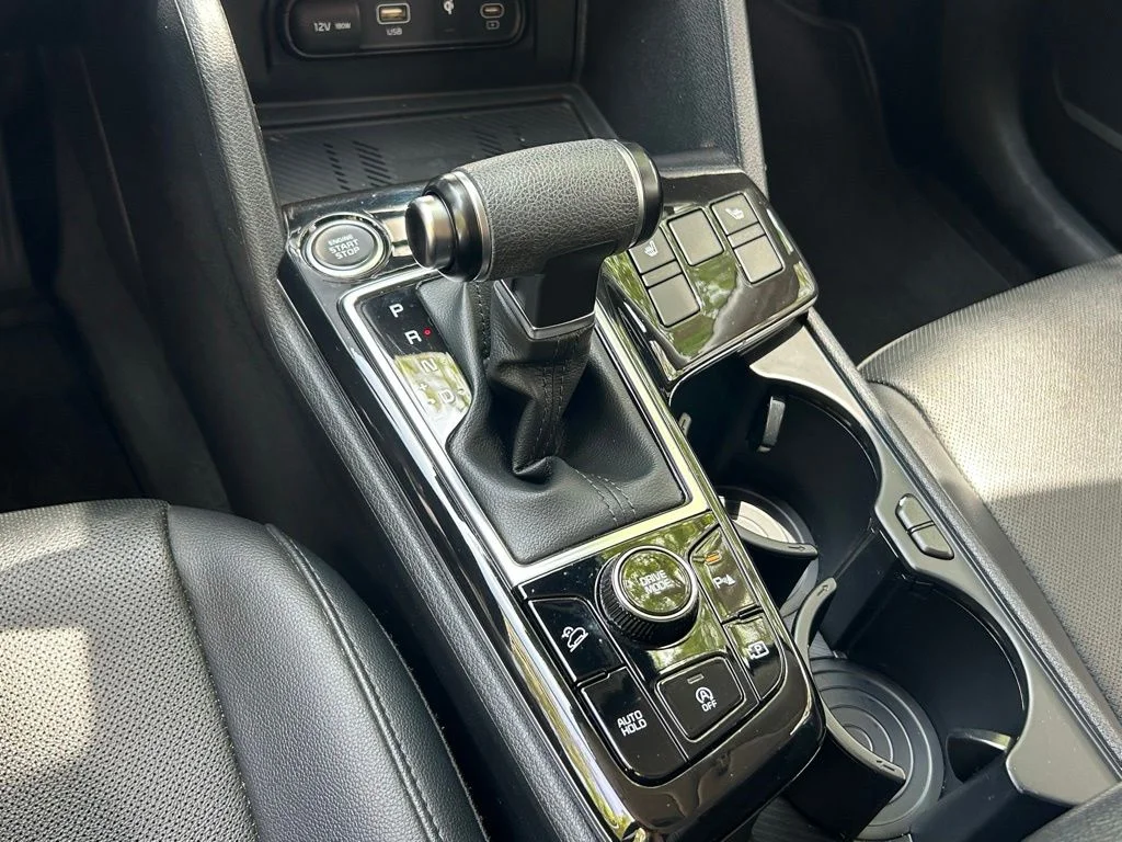 Used 2023 White Kia EX image 21