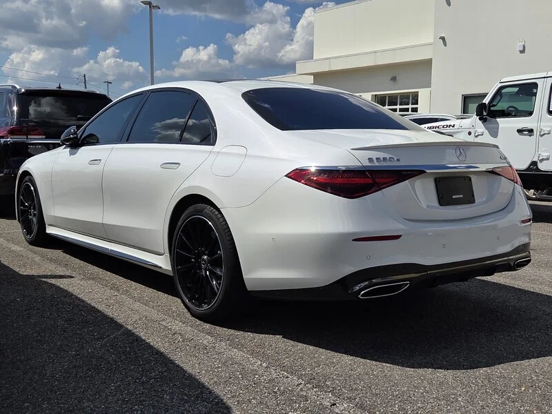 Used 2025  MERCEDES-BENZ S 580E image 6