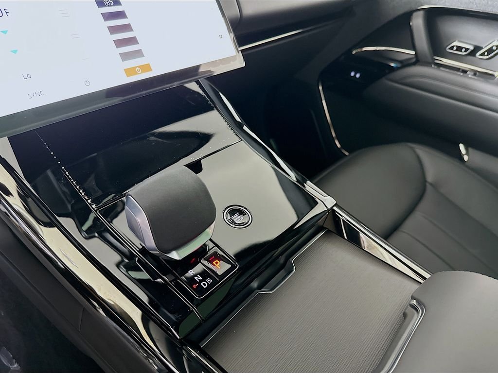 New 2026 Santorini Black Land Rover SE image 15