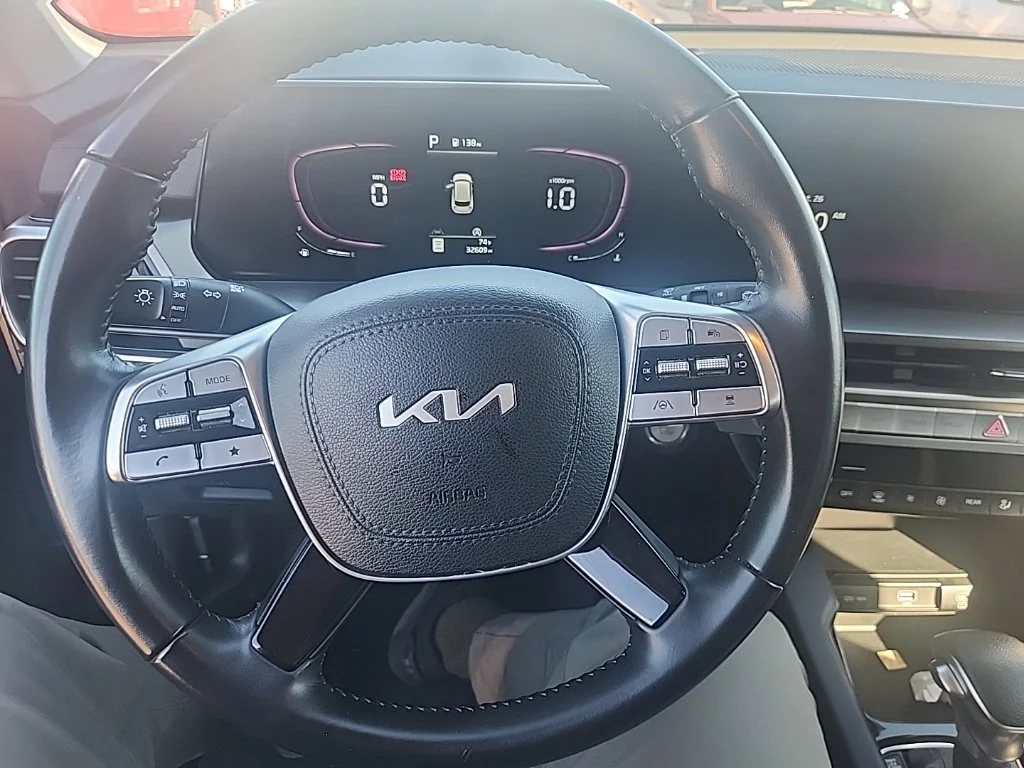 Used 2024 Black Kia LX image 21