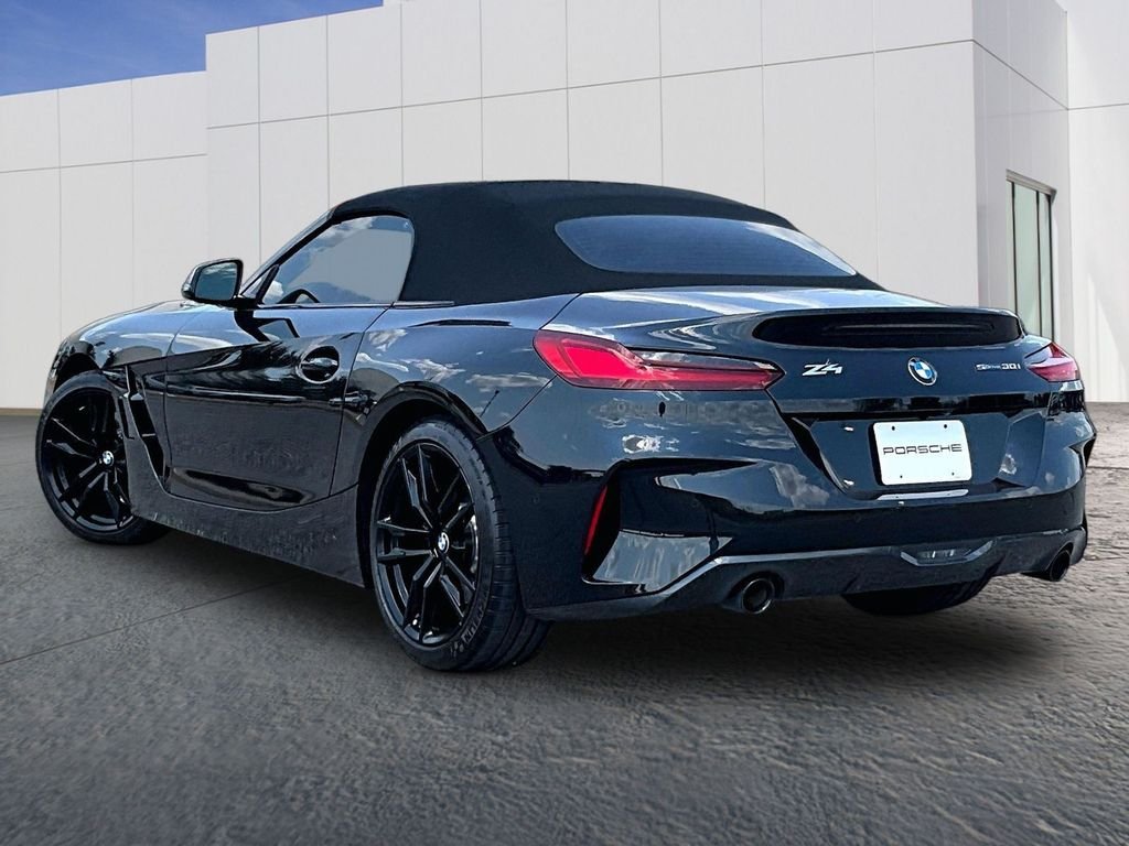 Used 2024 Black BMW sDrive30i image 3