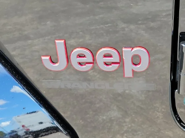 New 2027 Black Clear-Coat Paint Jeep Rubicon image 9