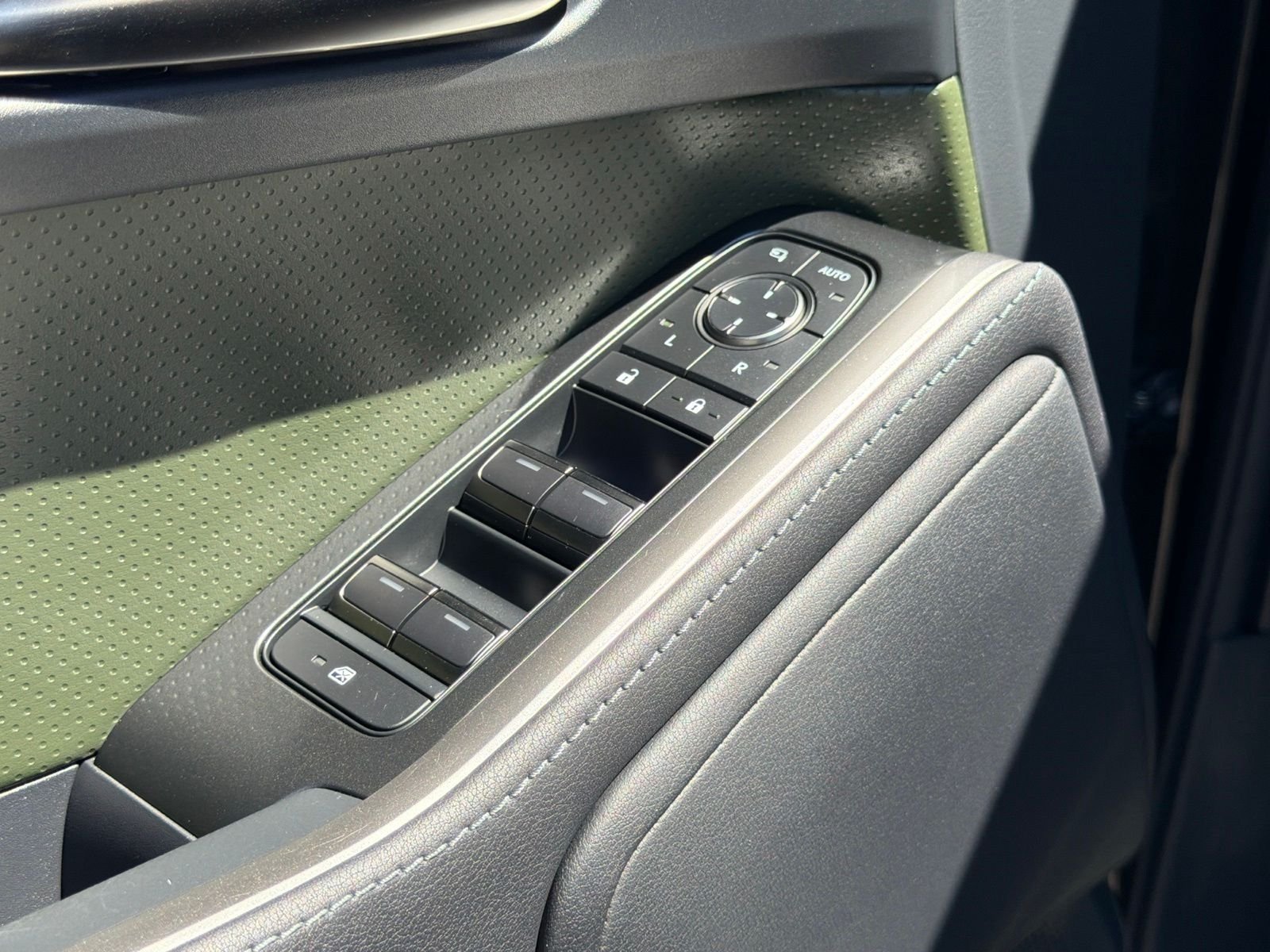 Used 2025 Black Lexus 550 Overtrail image 21