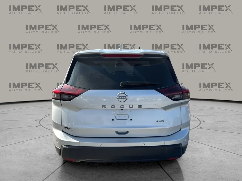 Used 2025 Silver Nissan SV image 4