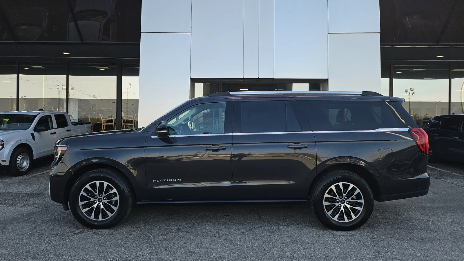 Used 2025 Dark Charcoal Ford 2025 FORD EXPEDITION MAX PLATINUM 4DR SUV 131.5 W image 2