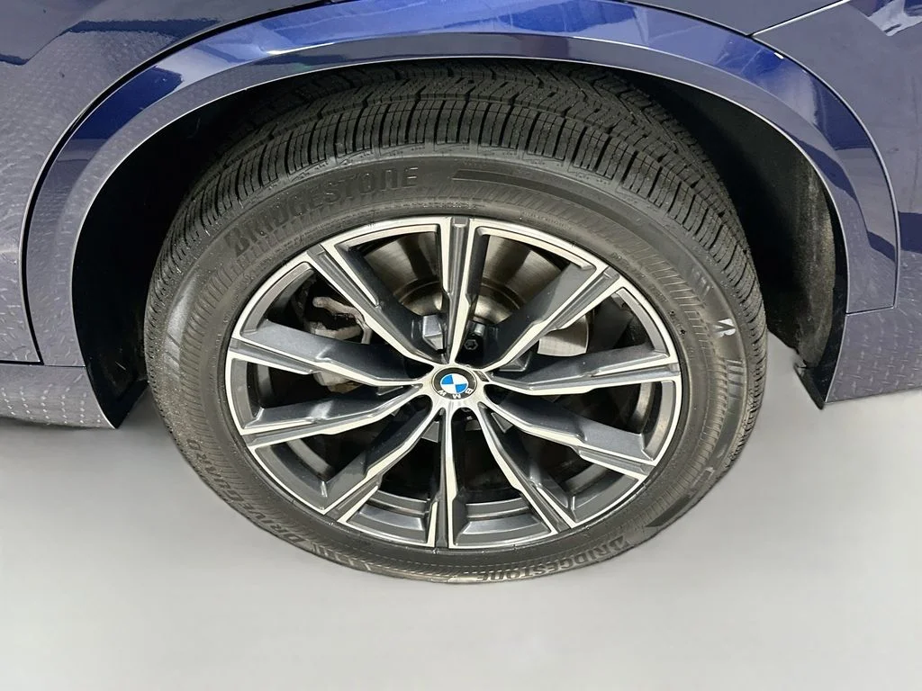 Used 2024 Blue BMW xDrive40i image 34
