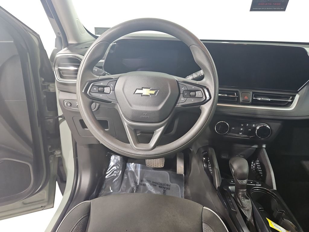 Used 2025 Green Chevrolet LS image 14