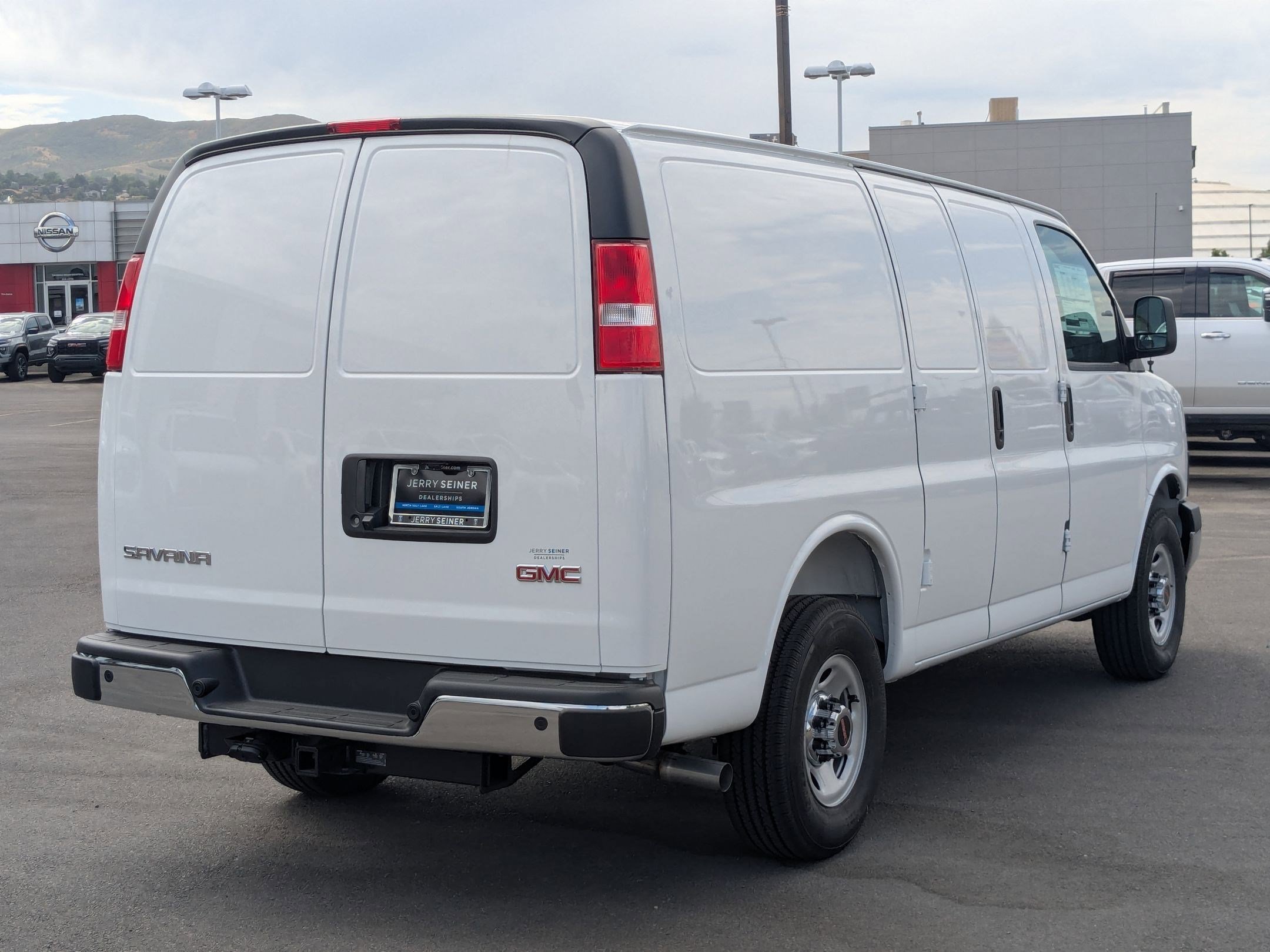 New 2025 Summit White GMC Work Van image 5