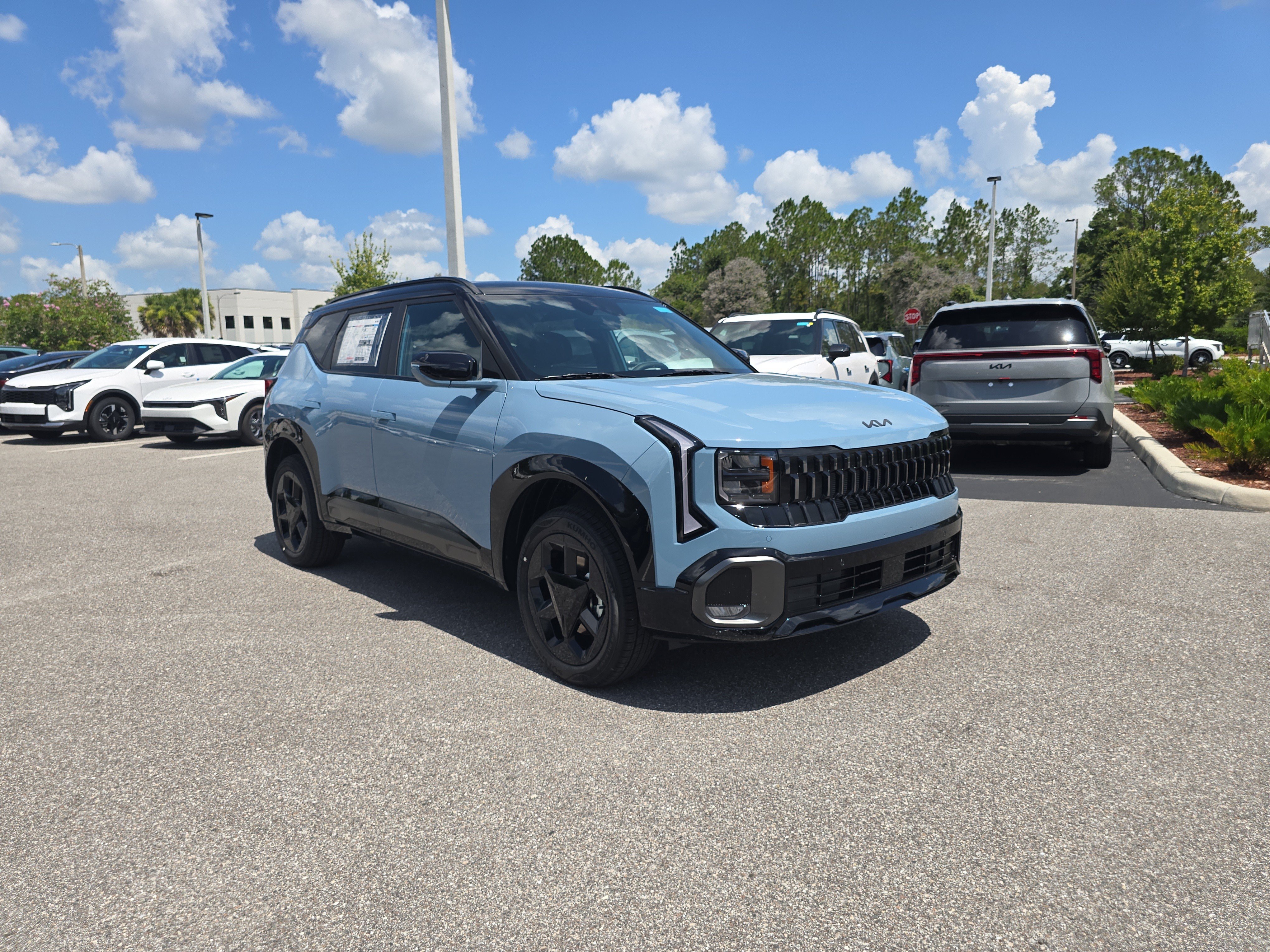 New 2027 Frost Blue / Black Roof Kia X-Line S image 2