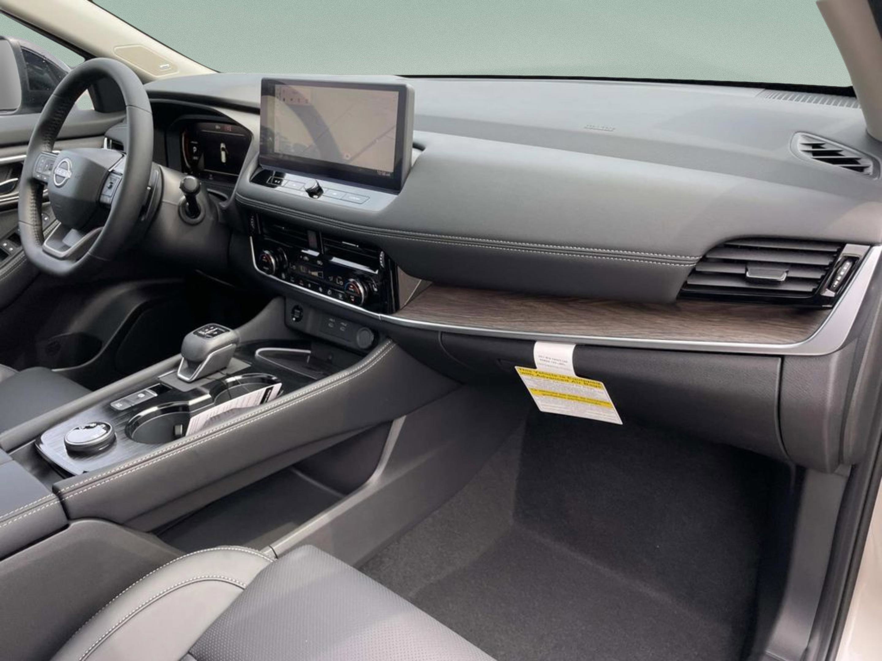 New 2026 Champagne Silver Metallic / Super Black Two-tone Nissan Platinum image 18