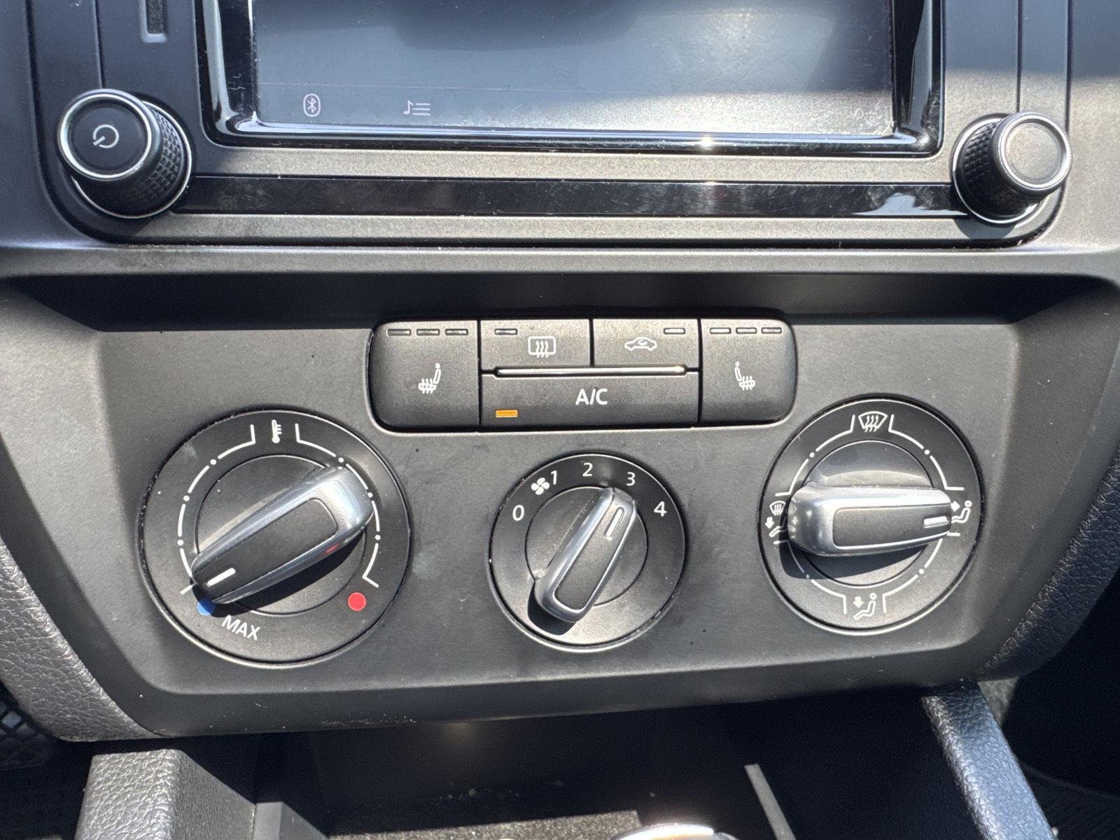 Used 2018  Volkswagen 1.4T SE image 14