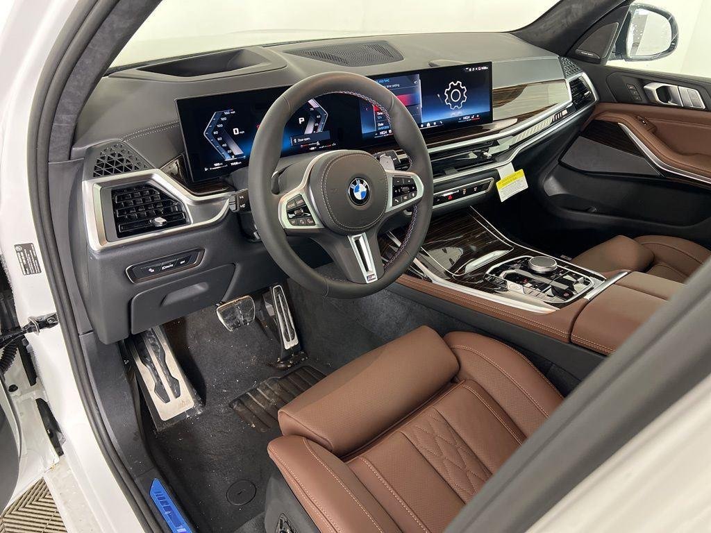 New 2026 White Metallic BMW M60i image 7
