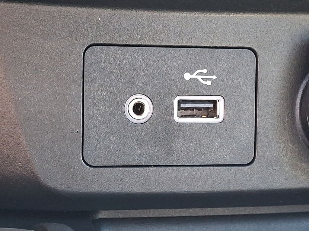 Used 2019 Green Nissan SL image 26