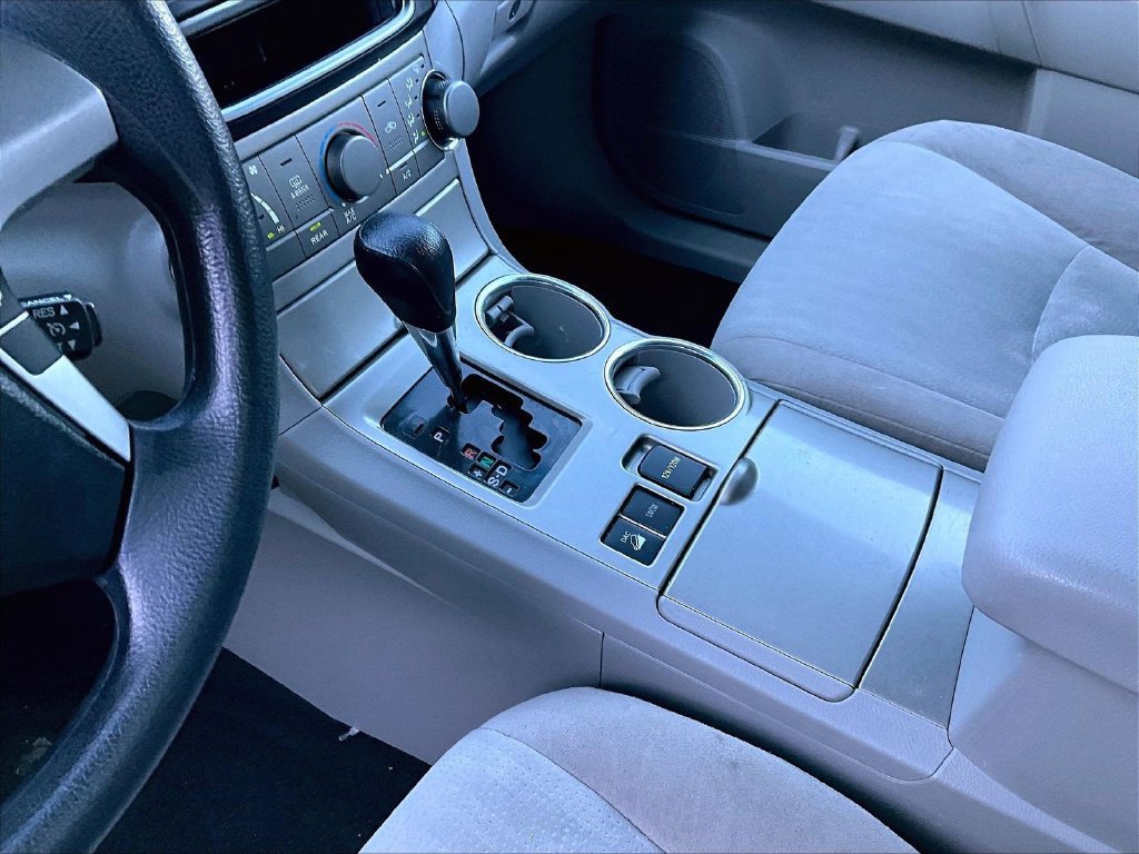 Used 2013 Silver Toyota Base image 20